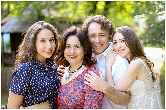 Turkmen-Family-Photo-Session-Bucharest-Village-Museum_01
